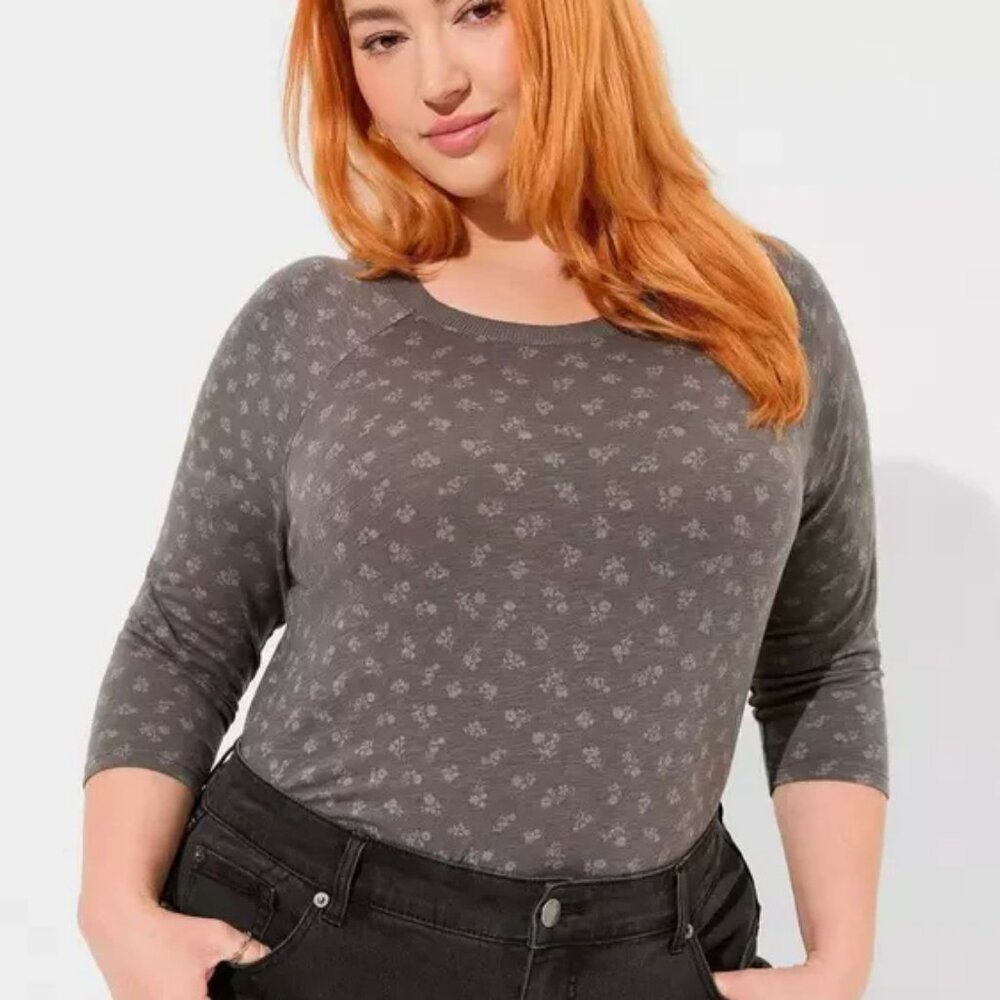 Torrid 2 Gray and White Floral 3/4 Sleeve Crew Neck Raglan Tee EUC 40070097